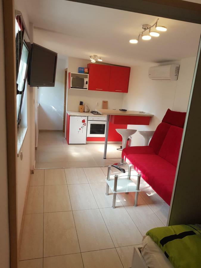 Urinj Apartment Кострена Екстериор снимка