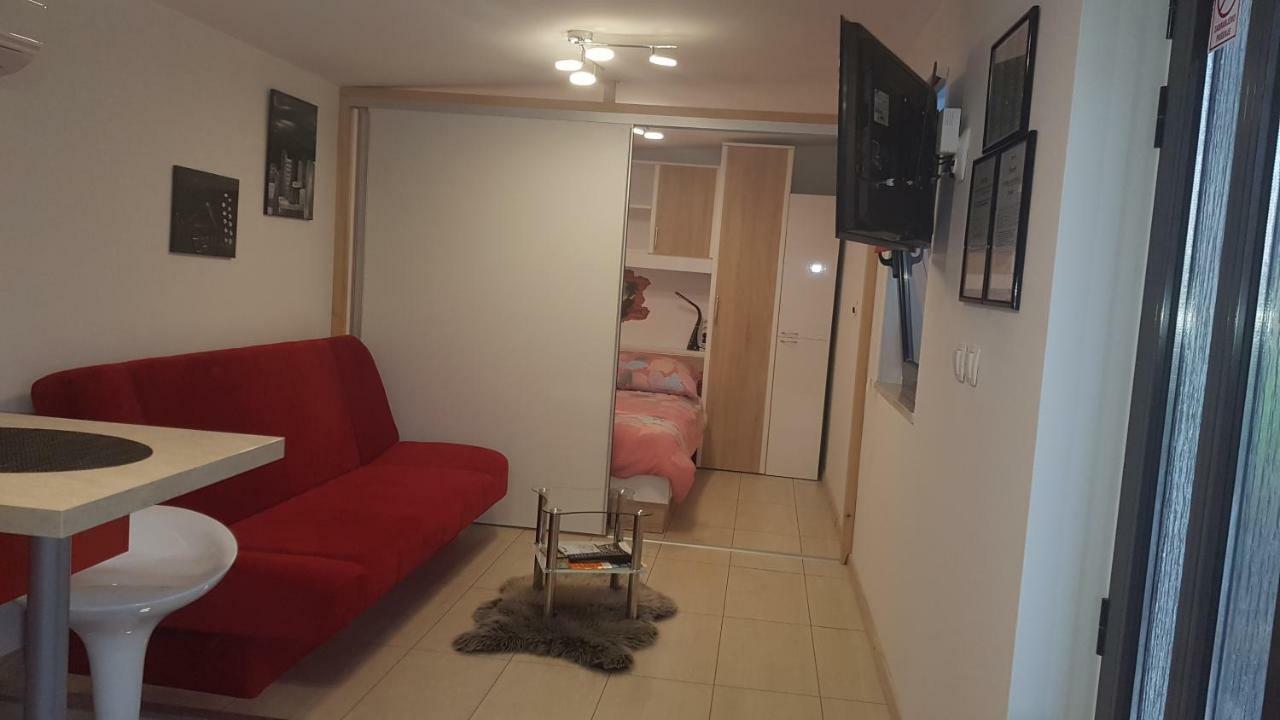 Urinj Apartment Кострена Екстериор снимка