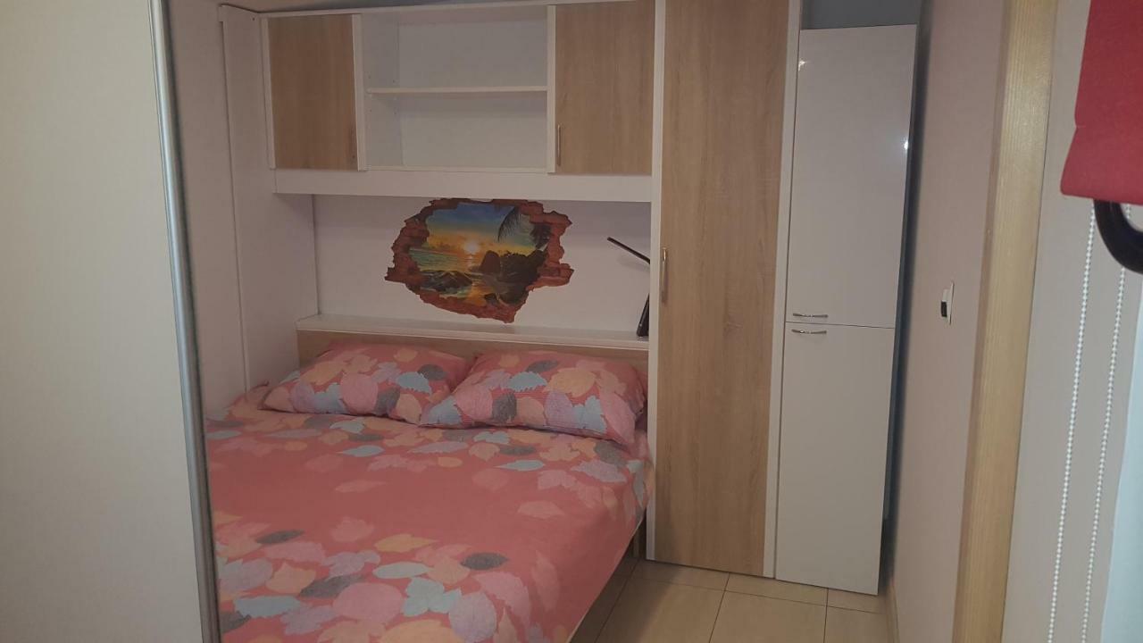 Urinj Apartment Кострена Екстериор снимка