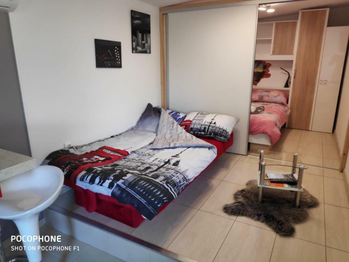 Urinj Apartment Кострена Екстериор снимка