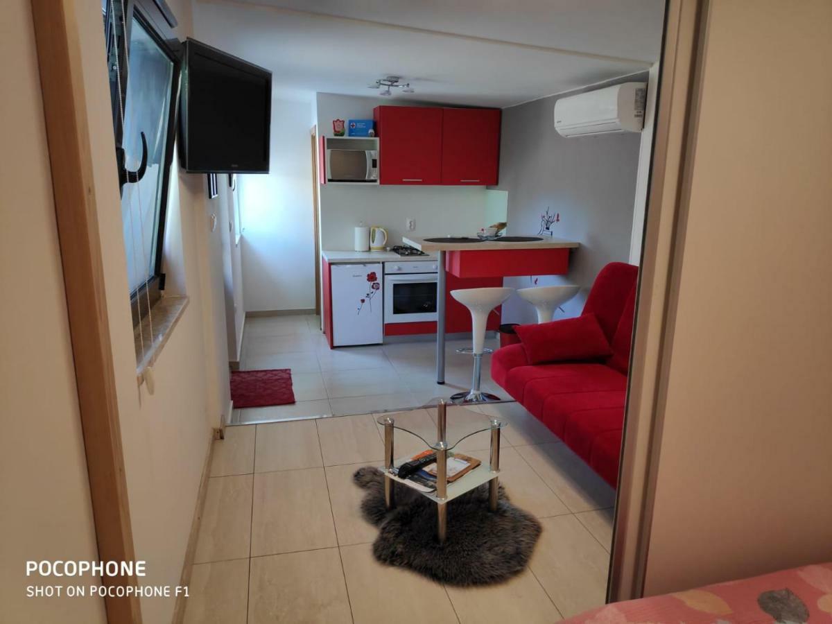 Urinj Apartment Кострена Екстериор снимка